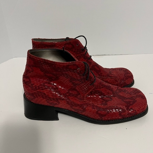 Italian Red Snakeskin Print Lace-Up Ankle‎ Boots Fun Funky Footwear US 7 EUR 37 - Picture 1 of 10